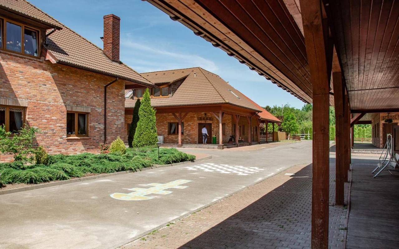 Podkowa Villa Police Kültér fotó